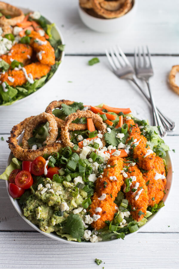 Buffalo-Chicken-and-Crunchy-Baked-Onion-Ring-Salad-with-Greek-Yogurt-Ranch-1